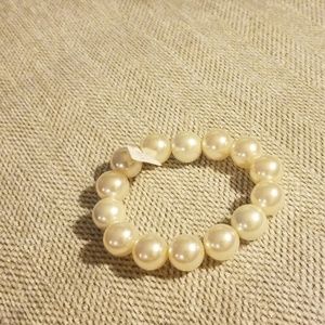 New with tag faux pearl costume bracelet